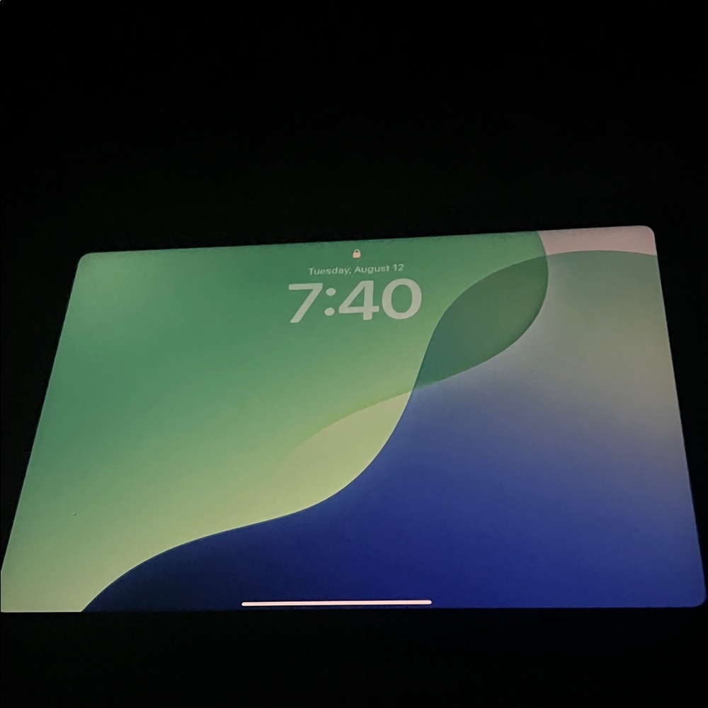 Apple Tablet - Black Bezel